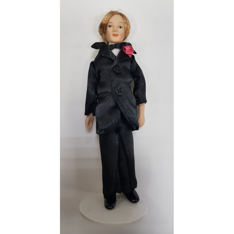 FIGURA JOVEN CON TRAJE NEGRO FIGURA JOVEN CON TRAJE NEGRO